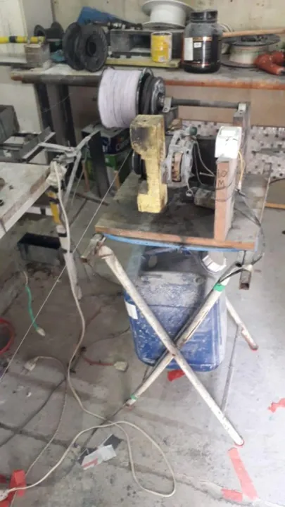 No local, os agentes encontraram carretéis de linha chilena e materiais necessários para sua fabricação