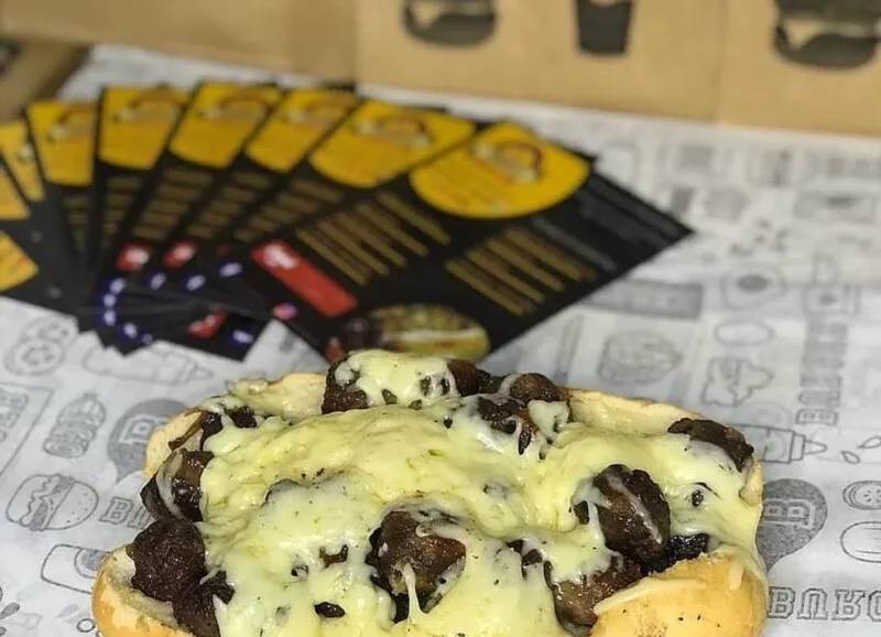 O pão de alho da Lino Divino oferece uma pasta de alho suave