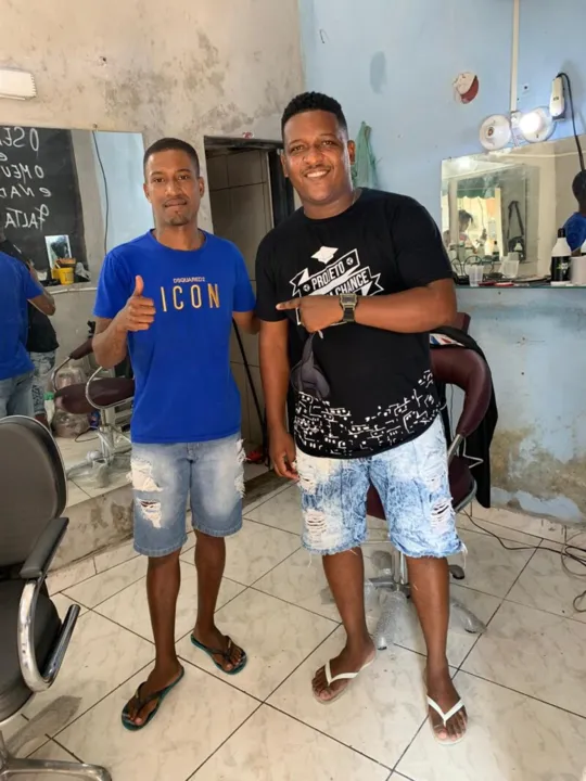 Jonathan Venâncio e Douglas Oliveira, moradores de comunidades que integram o Complexo da Coruja, em São Gonçalo. Querem dar bons exemplos aos moradores da localidade