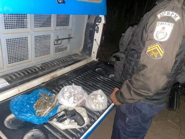 Eles estavam com arma e drogas 