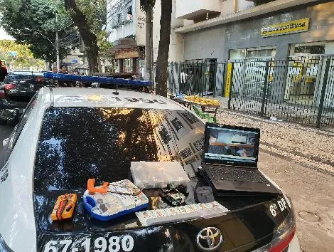 Contra dois deles também foram cumpridos mandados de prisão