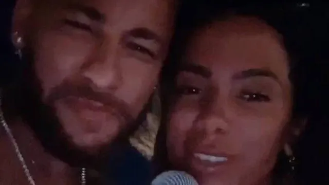 Anitta, que estava em viagem pela Europa passou por Ibiza para matar saudade de Neymar