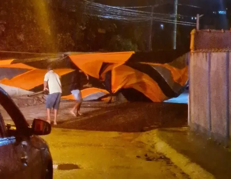 Estrutura do baile funk já estava sendo montado