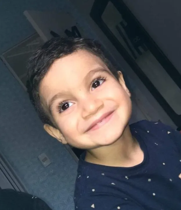 O menino tinha quatro anos e estava na praia com sua mãe quando sumiu