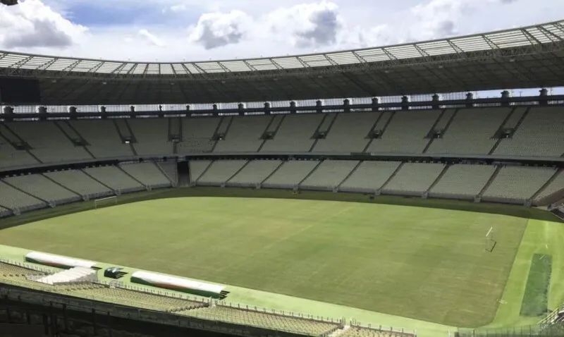A Rádio Nacional transmite Ceará e Flamengo a partir das 17h30