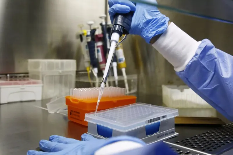 Imagem ilustrativa da imagem Laboratórios e hospitais particulares deverão informar ao Poder Público o número de testes de covid-19 em estoque