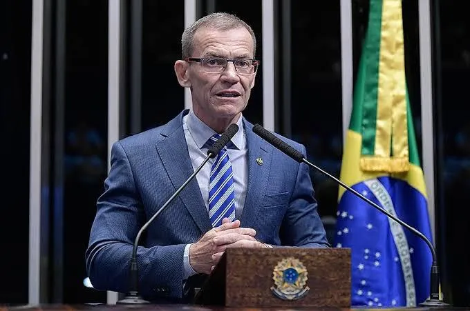 O senador de Santa Catarina, Fabiano Contarato apresentou o voto
