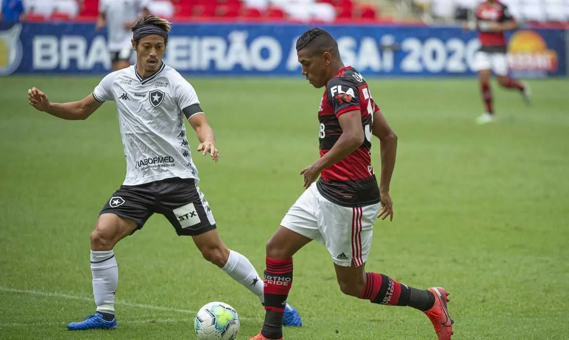 A equipe do técnico Doménec Torrent dominou no primeiro tempo