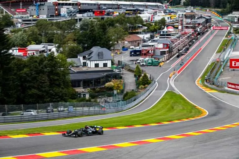 Inglês fez a volta mais rápida da história do circuito