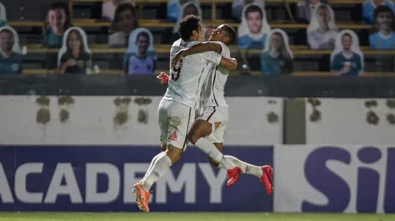Imagem ilustrativa da imagem Fluminense vira contra o Goiás e aplica 4 a 2 no Goiás