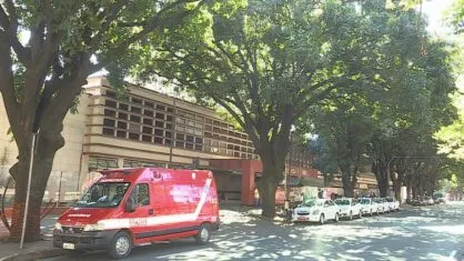 O companheiro mordeu os dois braços da jovem