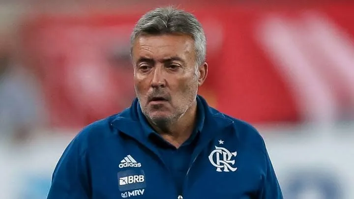Domènec tem passado por fase tensa no Rubro-Negro