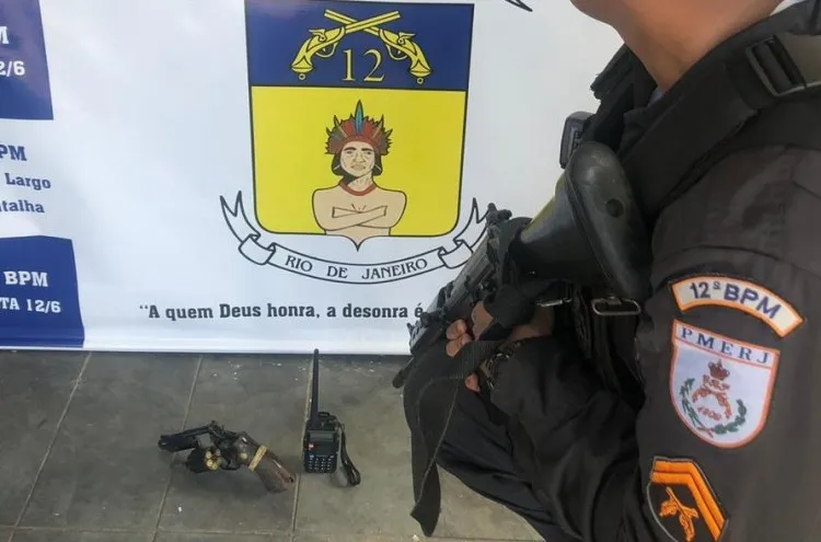 Material apreendido depois do confronto