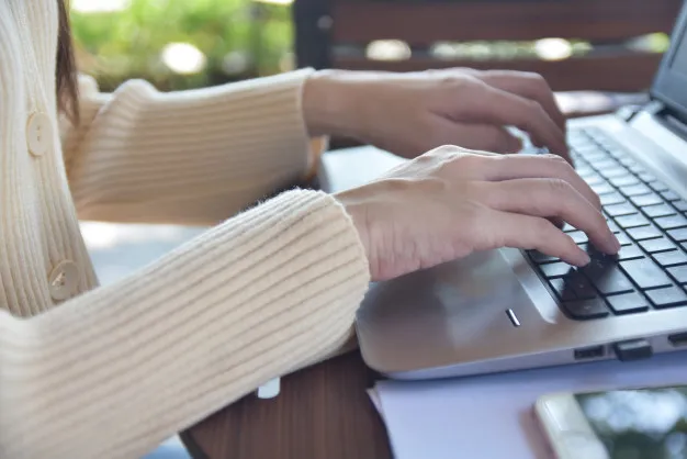 A mulher disse que tem o costume e assistir essa categoria de vídeos