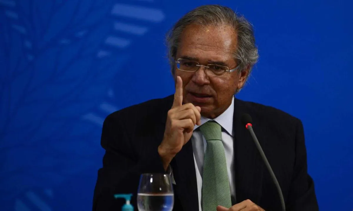 Segundo o ministério, Guedes continua 'despachando normalmente'