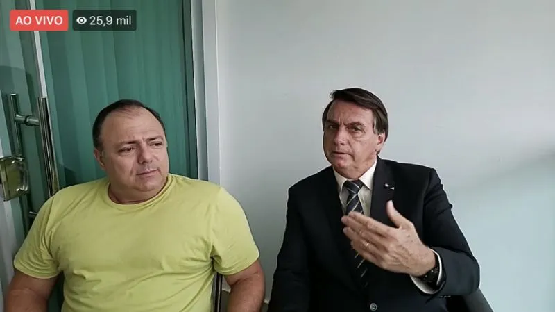 Ministro Pazuello recebeu a visita de Bolsonaro para uma live nas redes sociais do presidente