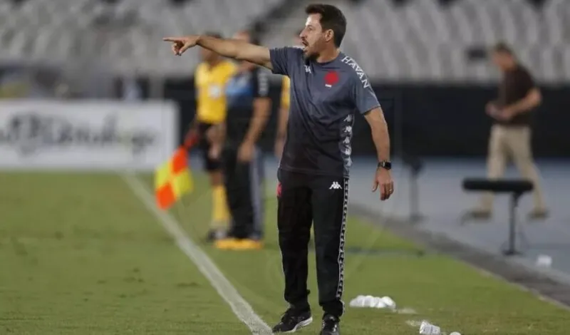Menezes estava no comando do Vasco até o início de outubro