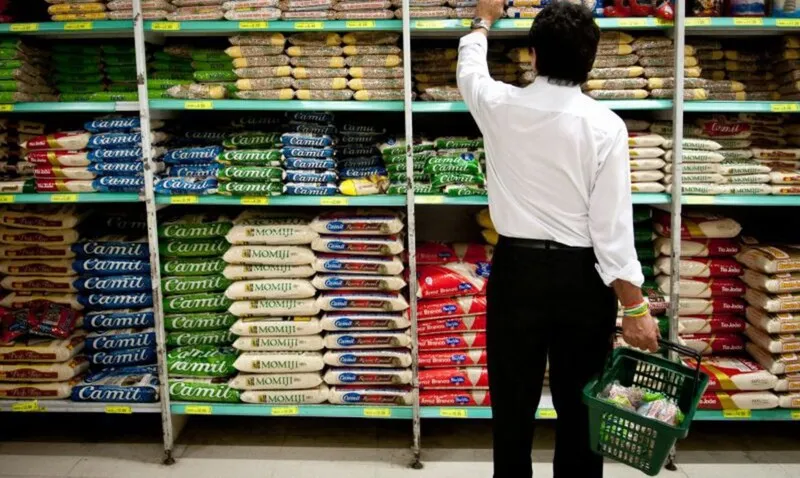 Imagem ilustrativa da imagem Inflação continua impactando mais as famílias pobres, diz Ipea