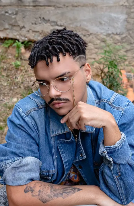 Cantor Filipe Papi lança primeiro EP pela Warner Music