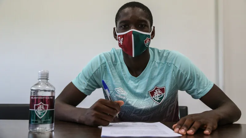  O atacante de 19 anos estendeu seu vínculo com o clube até setembro de 2025