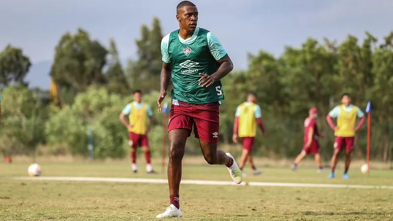 O zagueiro rompeu o ligamento cruzado anterior do joelho direito em 13 de janeiro