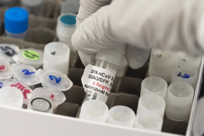 Vários laboratórios estão estudando as vacinas 