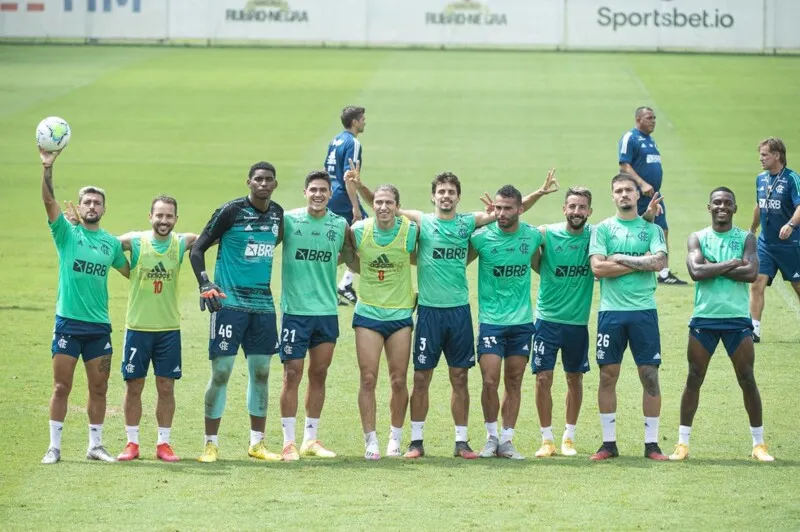 Jogadores do Flamengo testam negativo par