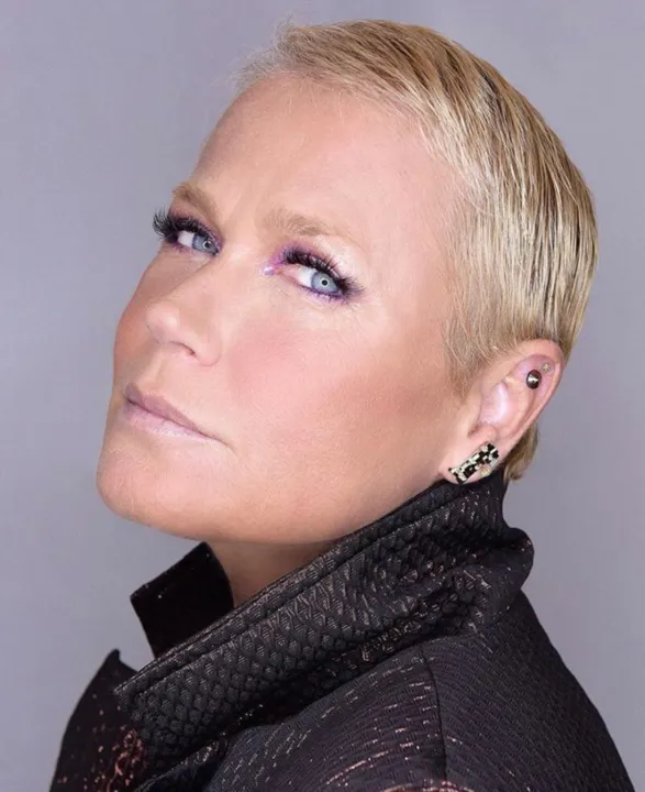Xuxa Meneghel, com seus 57 anos, não foge das perguntas da apresentadora