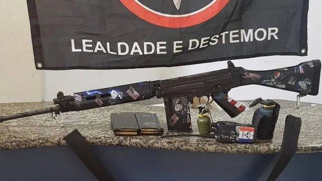 Um fuzil e granadas foram apreendidas após confronto com o Bope