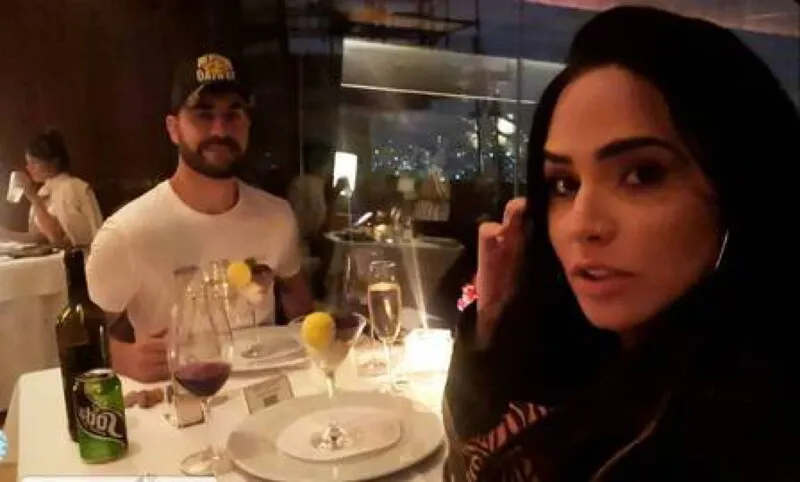 Foto do jantar romântico de Perlla e Diogo