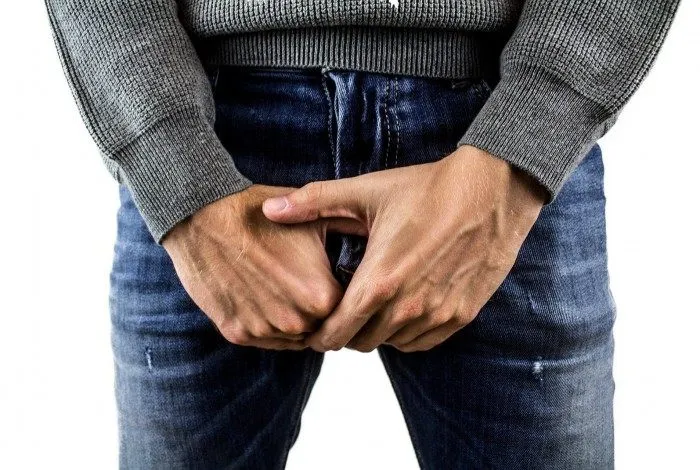 11% dos homens também relataram dor nos testículos