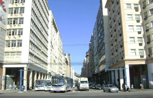 Imagem ilustrativa da imagem Prefeitura cria mais vagas de estacionamento na Avenida Amaral Peixoto para as compras de Natal