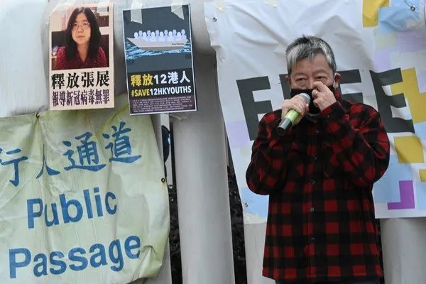 Foto de apoiador da jornalista, em protesto pela liberdade de Zhang Zhan 