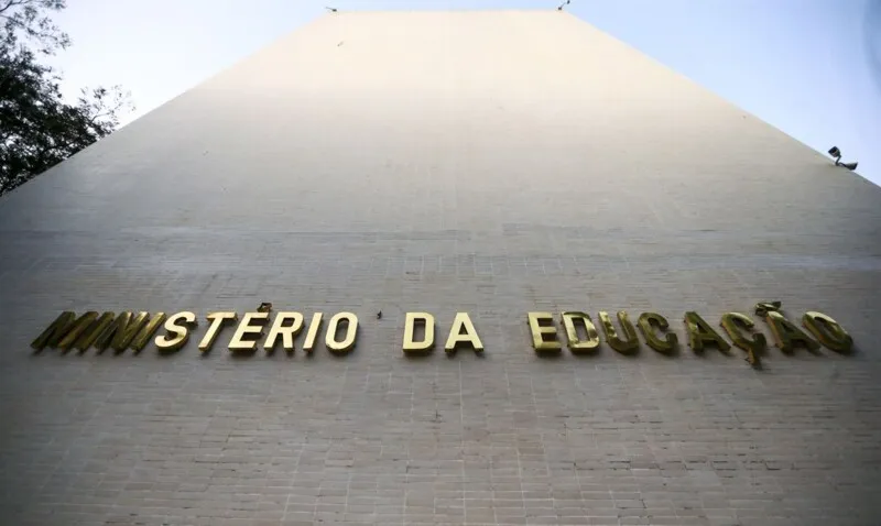 Para isso, as instituições devem adotar um "protocolo de biossegurança"