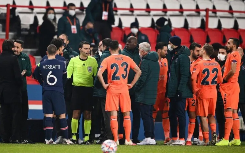 A partida acabou sendo suspensa