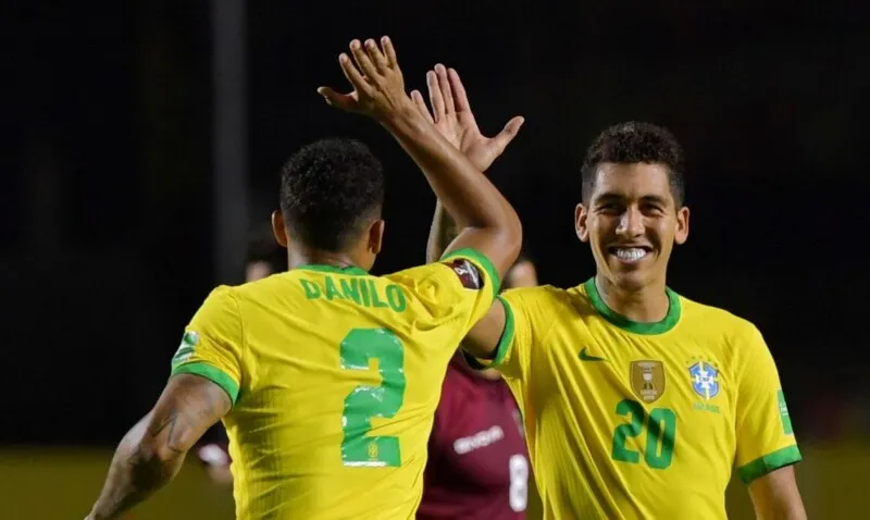 Imagem ilustrativa da imagem Eliminatórias: Brasil fura retranca da Venezuela e vira líder isolado