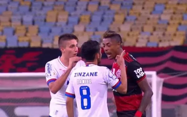 O Rubro-Negro confirma veemente a ofensa de Ramírez a Bruno Henrique
