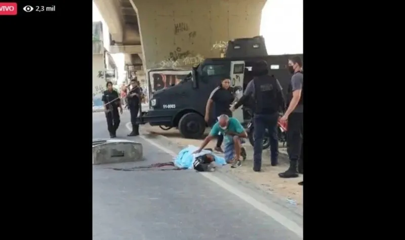 Em razão do incidente, o trânsito se encontra complicado no local