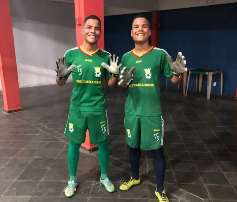 Eles foram levados para o Hospital Municipal Miguel Couto