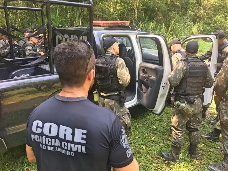 O objetivo da ação é desarticular e prender traficantes que integram uma das maiores quadrilhas de roubos a residências
