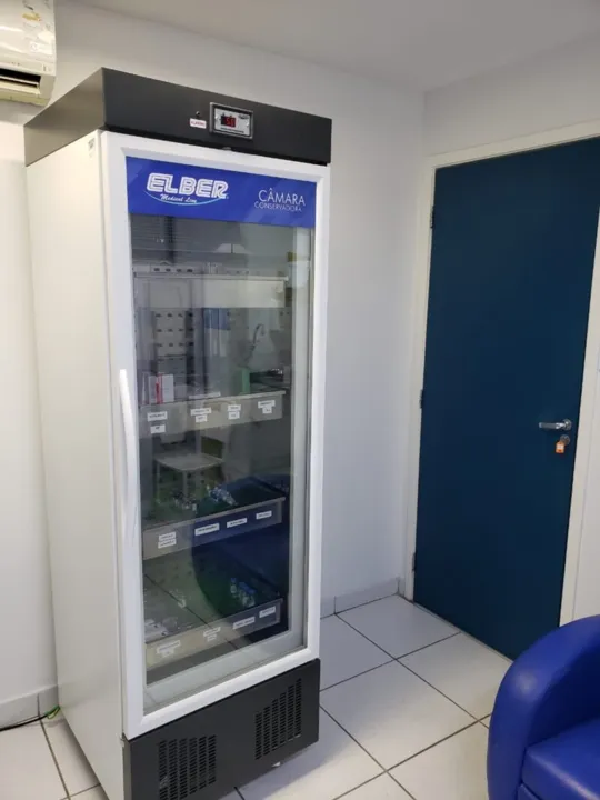 Para garantir a qualidade das vacinas, as geladeiras domésticas das salas de imunização estão sendo substituídas por novas câmaras de conservação