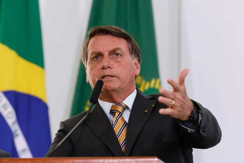 Bolsonaro conversou com os apoiadores e disse que ninguém vai tirá-lo da presidência