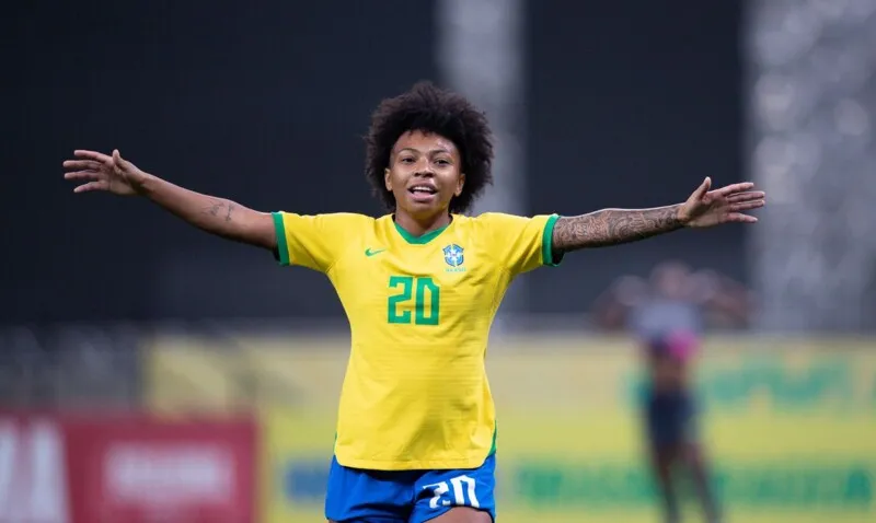Com três gols, a atacante Debinha foi a protagonista