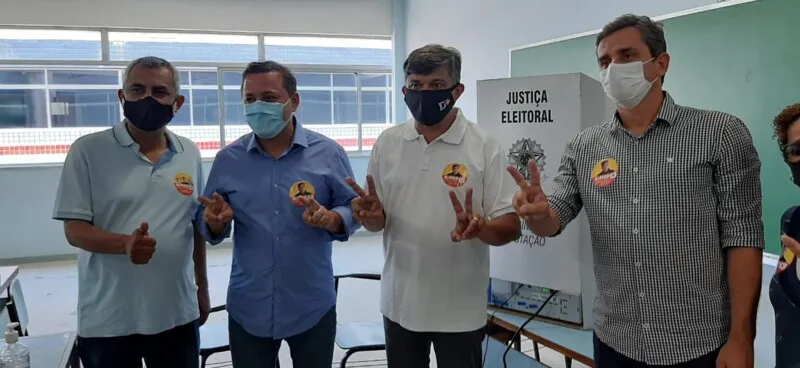 Dimas contou com o apoio de Rodrigo Neves e Fabiano Horta em sua campanha