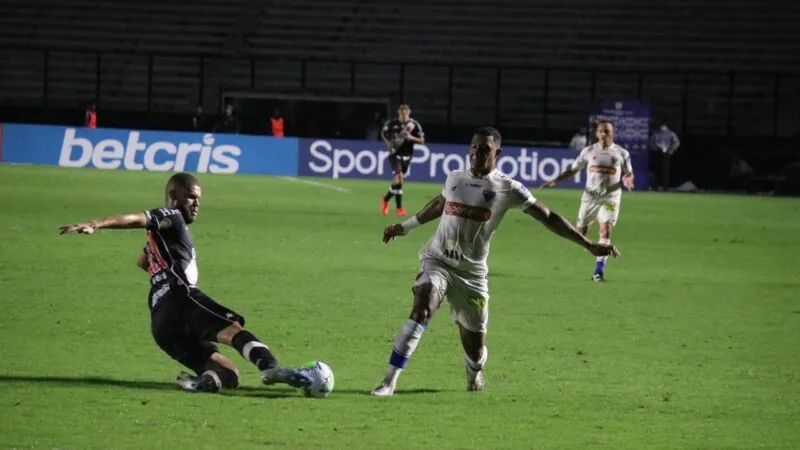 Imagem ilustrativa da imagem Vasco empata em 0 a 0 com o Fortaleza e deixa o Z-4 do Brasileirão