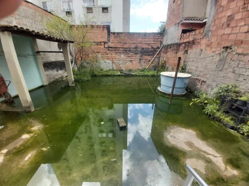 O esgoto chega a alagar casas 
