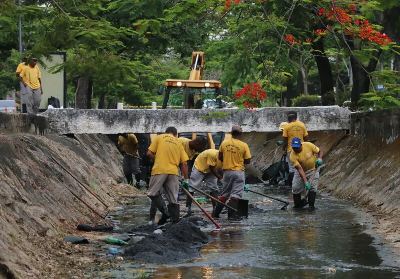 Imagem ilustrativa da imagem Mais de 16 mil toneladas de lixo já foram recolhidas em rios,canais e galerias de Niterói em 2020