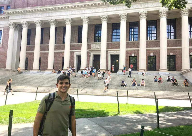 Estudante de Direito da Universidade Federal Fluminense (UFF), ele foi selecionado pelo programa de intercâmbio da universidade americana