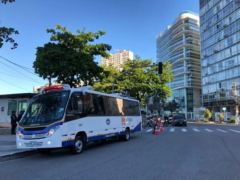 A proibição de estacionamento em toda a extensão da Praia de Icaraí e da Praia das Flechas