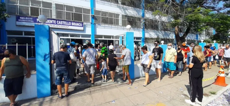 Fila estava sendo organizada por funcionários do TRE